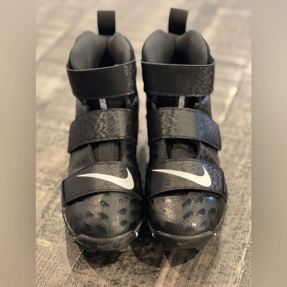Nike Force Savage 2 Shark GS Football Cleats size 2.5
